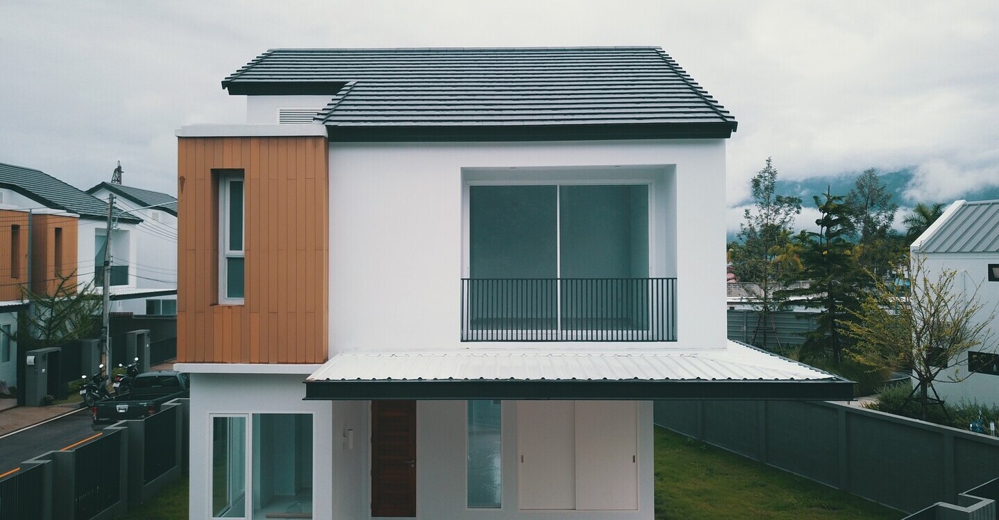 ไม้รั้ว เอสซีจี ขนาด 7.5X400X1.2 ซม. สีรองพื้น